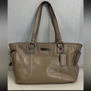 Coach F19252 Pearl Pink/Tan Leather Gallery Tote Bag Purse Zip Closure